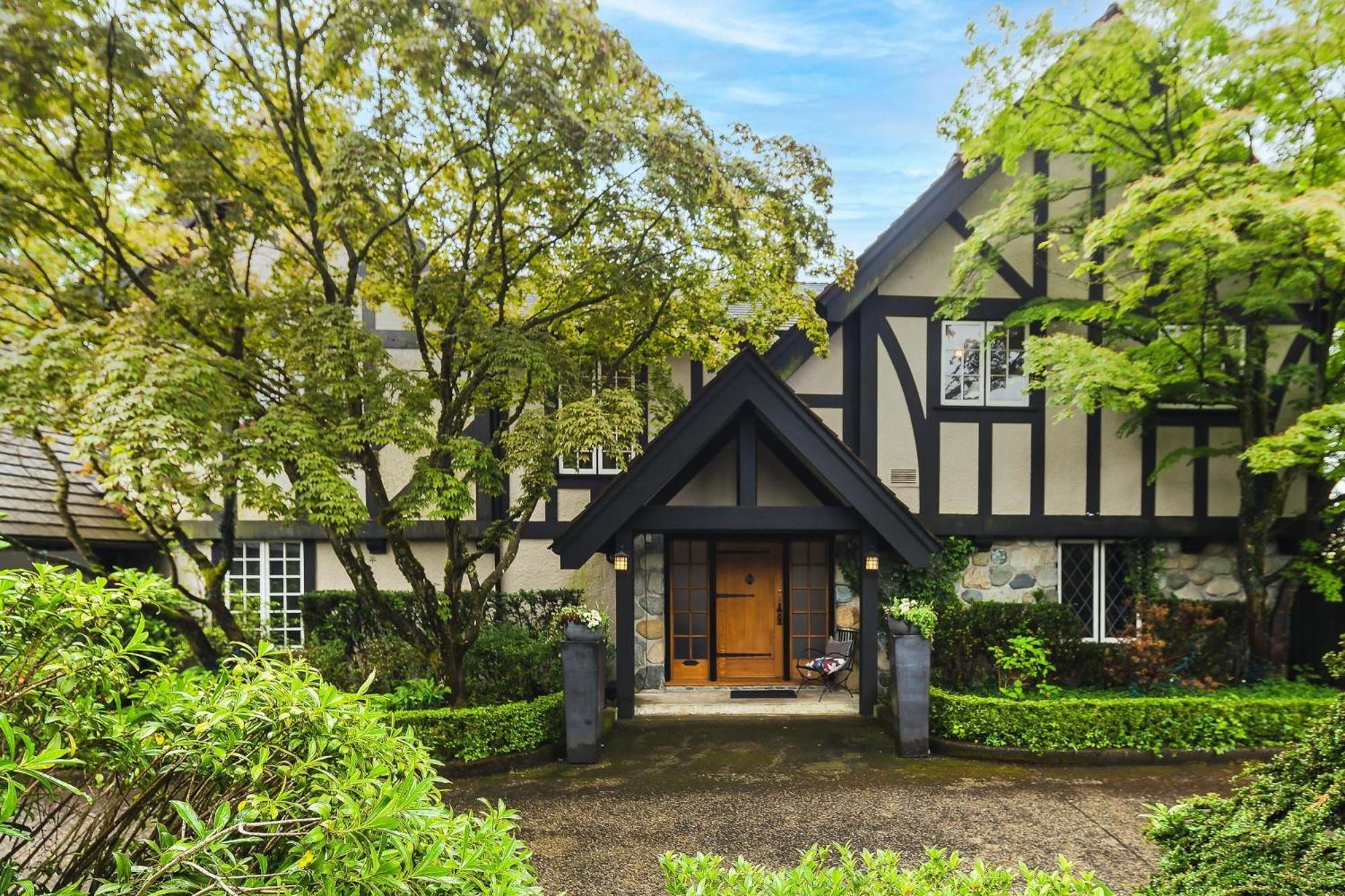 Suite Smart West Vancouver Exterior photo