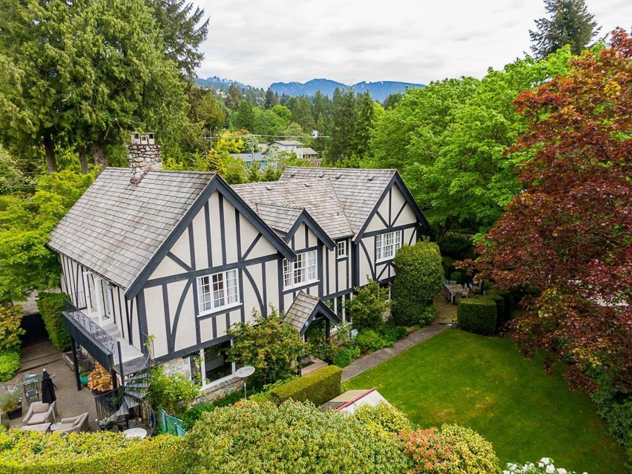 Suite Smart West Vancouver Exterior photo